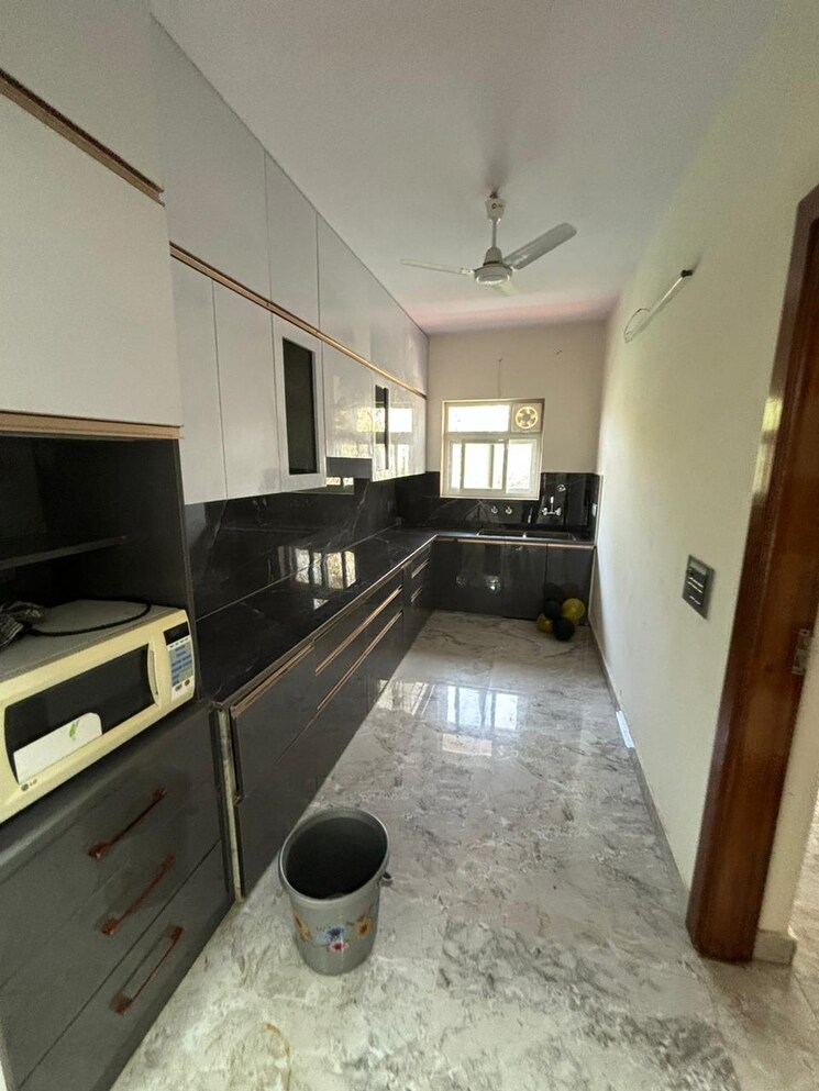 Kitchen, janakpuri 3 Bedroom 1300 Sq.Ft. Builder Floor In Janakpuri Delhi 9106491