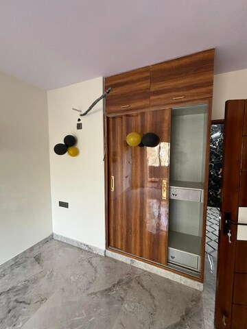 Room in 3 BHK Builder Floor at Janakpuri – for Rent