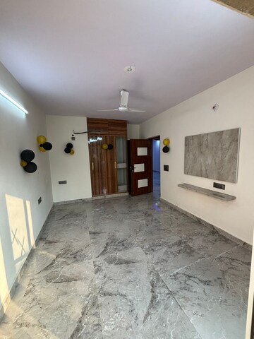 Room in 3 BHK Builder Floor at Janakpuri – for Rent