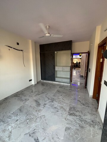 Room in 3 BHK Builder Floor at Janakpuri – for Rent