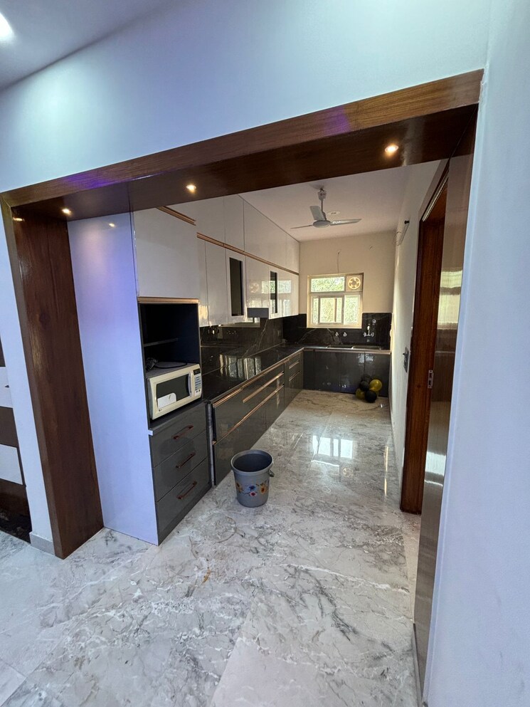 Kitchen, janakpuri 3 Bedroom 1300 Sq.Ft. Builder Floor In Janakpuri Delhi 9106491