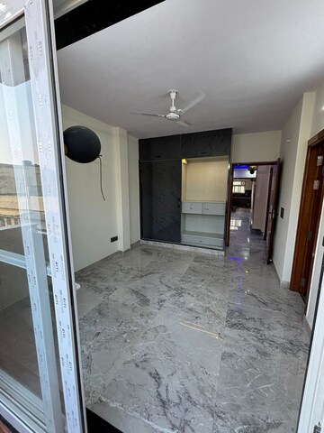 Room in 3 BHK Builder Floor at Janakpuri – for Rent