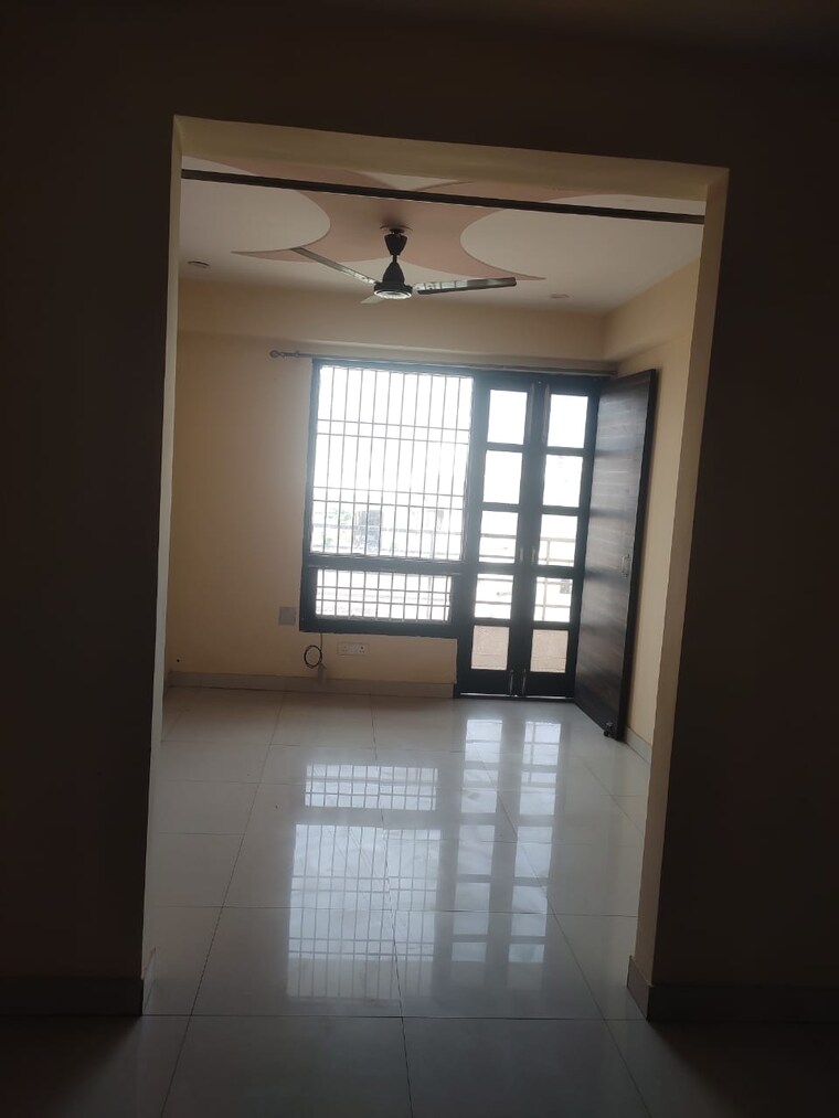 Room, sector 32 3 Bedroom 100 Sq.Yd. Builder Floor In Sector 32 Gurgaon 9106502