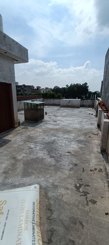 Parking in 2 BHK Builder Floor at Alaknanda Maxxus Eden Estate, Ghazipur – for Rent