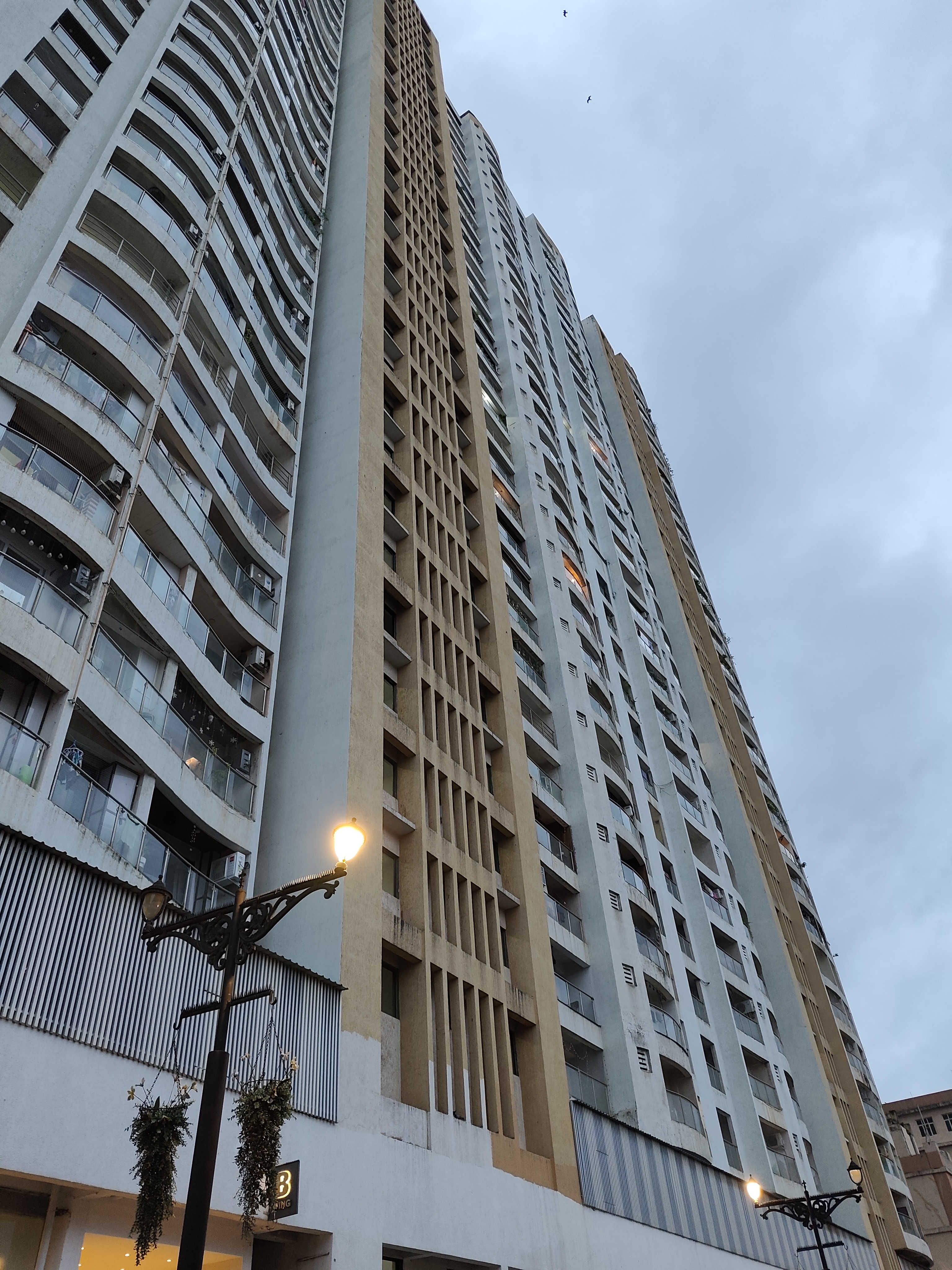 2 BHK + Servant Room Apartment For Sale in HDIL Metropolis Residences