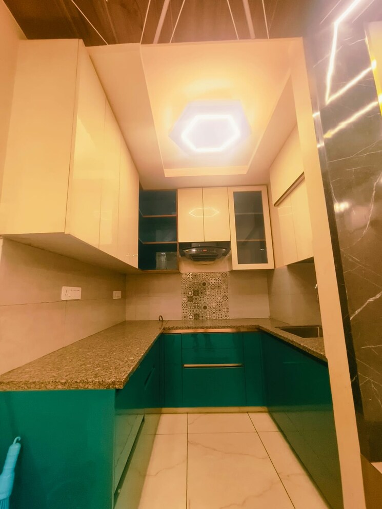 Kitchen, dwarka mor 3 Bedroom 810 Sq.Ft. Builder Floor In Dwarka Mor Delhi 9106512