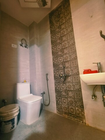Attached Bathroom in 3 BHK Builder Floor at Dwarka Mor – for Rent