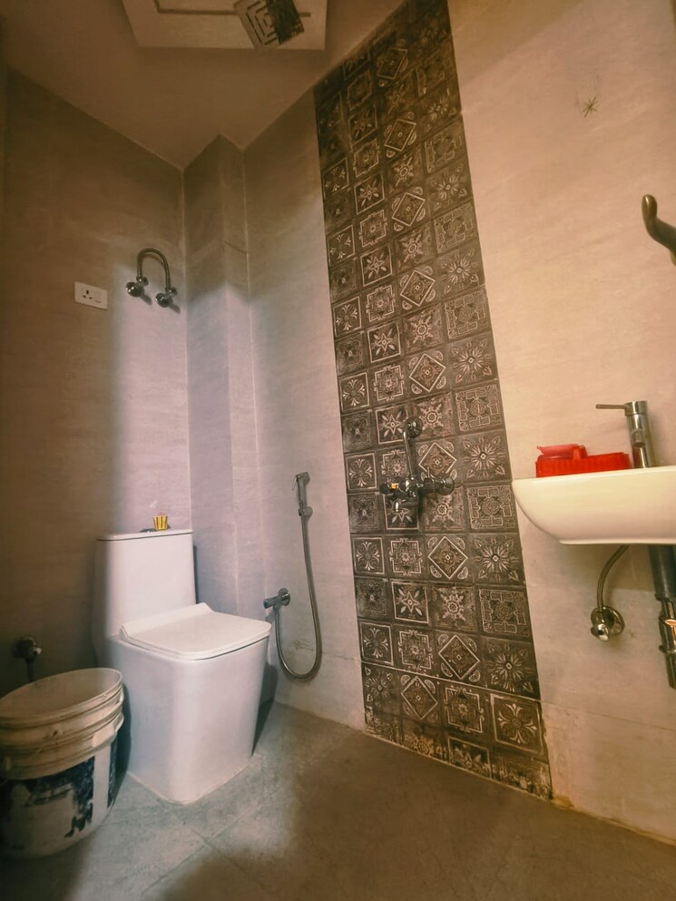 Attached Bathroom, dwarka mor 3 Bedroom 810 Sq.Ft. Builder Floor In Dwarka Mor Delhi 9106512