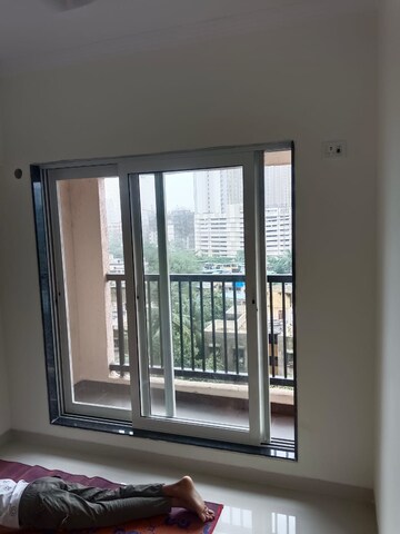 Room in 2 BHK Apartment at Platinum Heritage, Ghodbunder Road – for Rent