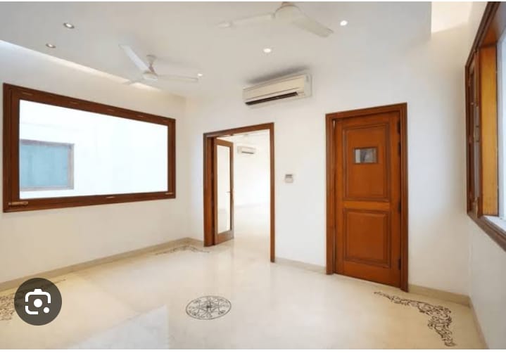 6 BHK + Pooja Room,Servant Room,Study Room,Extra Room Independent House For Rent in Chanakyapuri