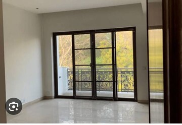 Room in 6+ BHK Independent House at Chanakyapuri – for Rent