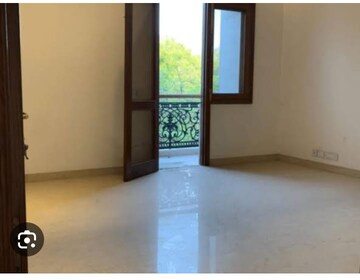 Room in 6+ BHK Independent House at Chanakyapuri – for Rent