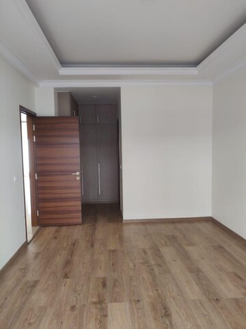 Room in 2.5 BHK Apartment at Signature Global Park 4 and 5, Sohna Sector 36 – for Rent