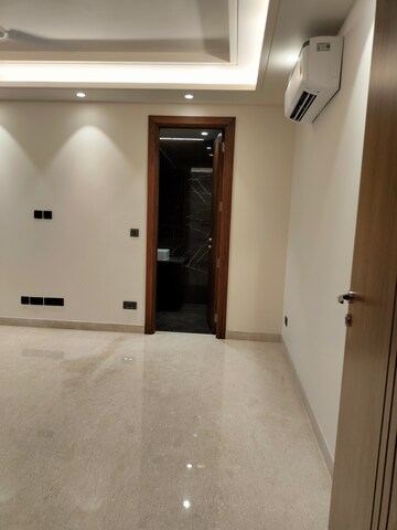 Room in 3 BHK Apartment at RWA Hauz Khas Block C 5, Hauz Khas – for Rent
