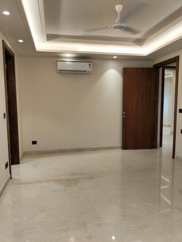 Room in 3 BHK Apartment at RWA Hauz Khas Block C 5, Hauz Khas – for Rent