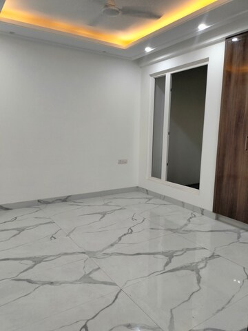 Room in 4 BHK Apartment at Saket – for Rent