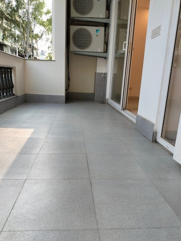 Room in 4 BHK Apartment at Saket – for Rent