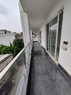 4 BHK + Pooja Room,Servant Room,Study Room,Extra Room Apartment For Sale in Shalimar Nest
