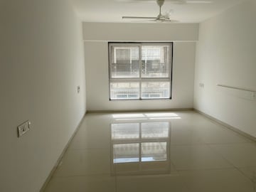 Room in 3 BHK Apartment at Khar West – for Rent