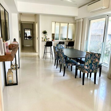 5 BHK Apartment For Rent in Khar West