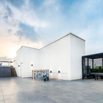 5 BHK Apartment – Exterior View View at Khar West - for Rent