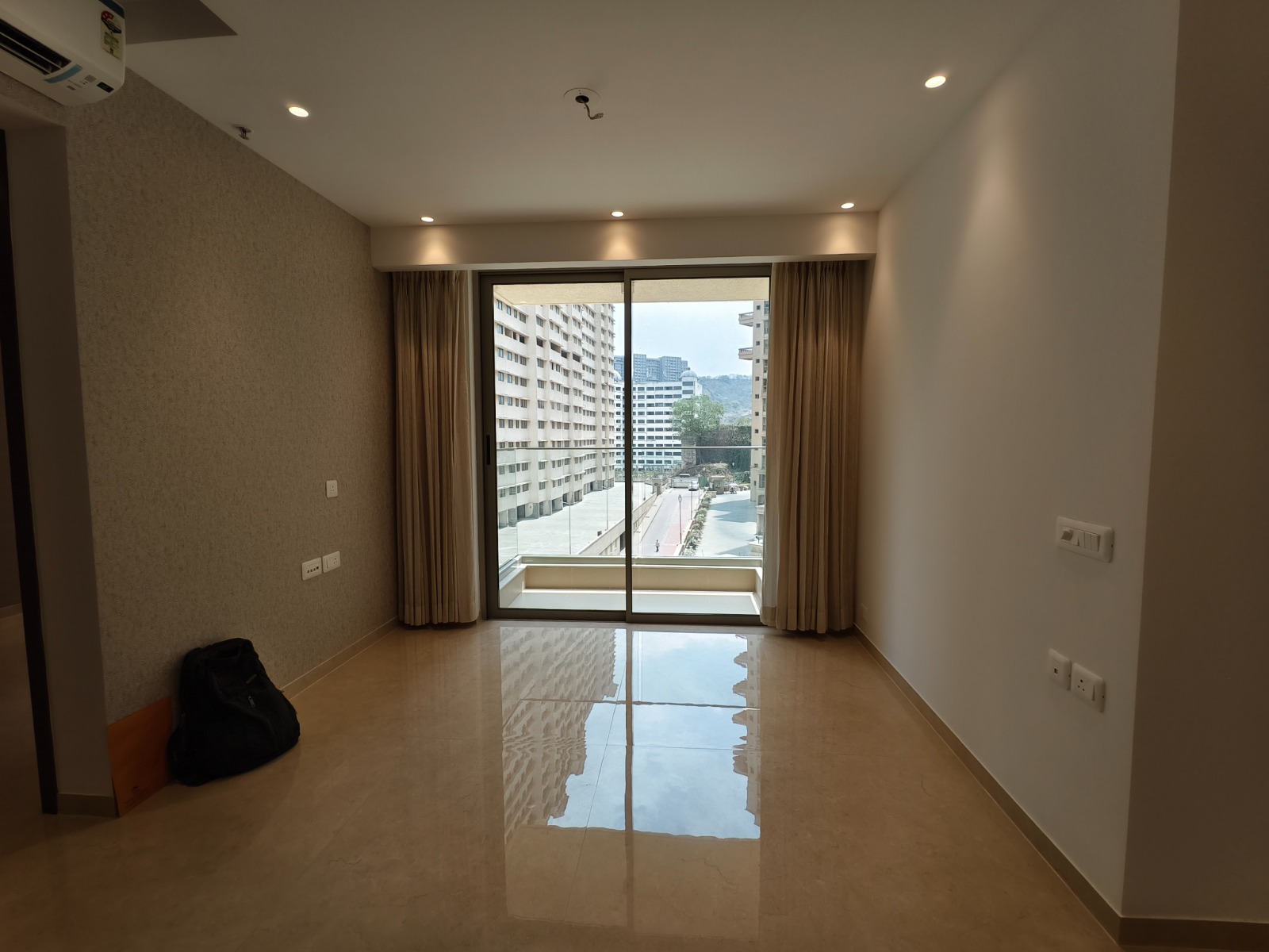 2 BHK Apartment For Rent in Hiranandani Highland