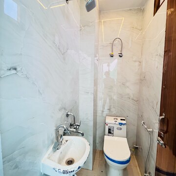 Bathroom in 1 BHK Builder Floor at Khirki Extension – for Rent