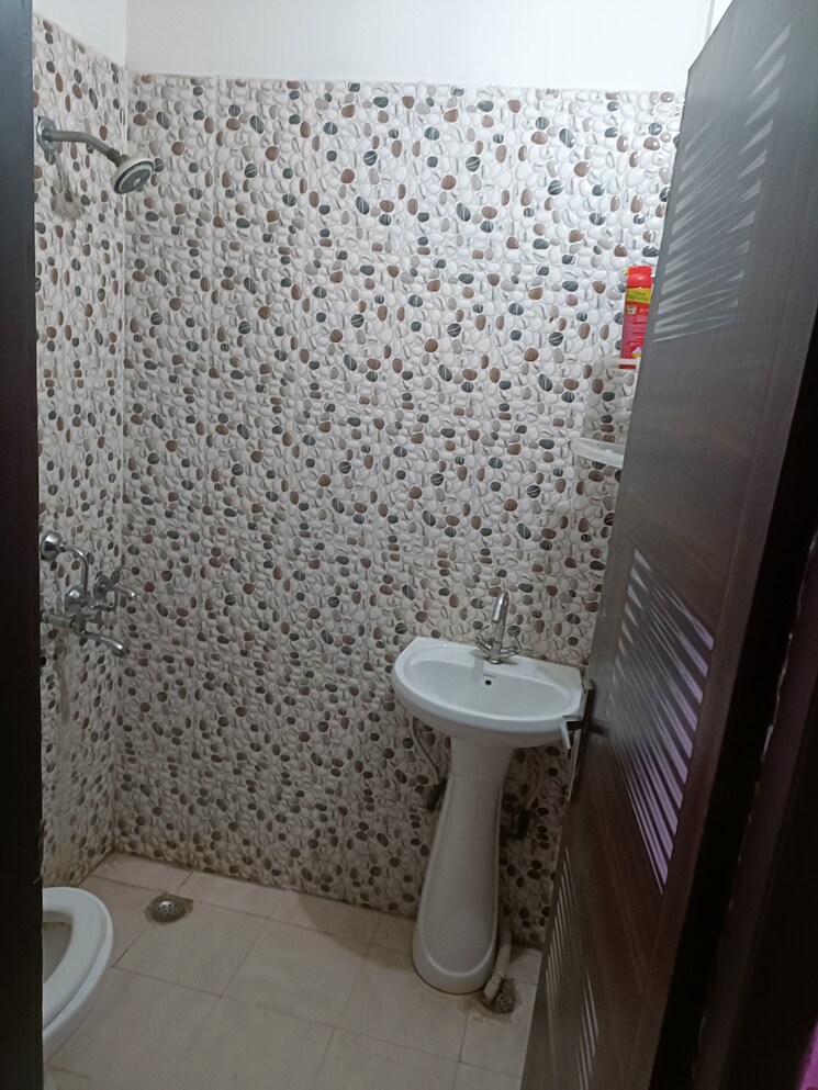 Attached Bathroom, panchsheel enclave 3 Bedroom 1173 Sq.Ft. Builder Floor In Panchsheel Enclave Ghaziabad 9106783