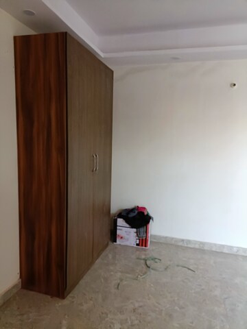 Room in 3 BHK Builder Floor at Panchsheel Enclave – for Rent
