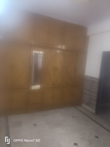 Room in 3 BHK Builder Floor at Panchsheel Enclave – for Rent