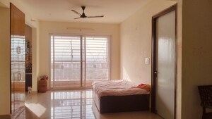 Room in 2 BHK Apartment at Satluj Apartments Gomti Nagar, Gomti Nagar – for Rent