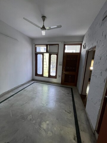 Room in 2 BHK Builder Floor at Janakpuri – for Rent