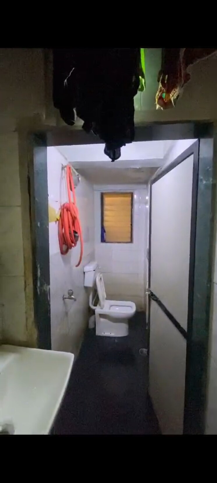 Bathroom, shree-laxmi-basera-apartments 2 Bedroom 610 Sq.Ft. Apartment In Mazgaon Mumbai 9106862