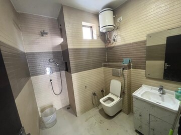 Bathroom in 1 BHK Apartment at Janakpuri – for Rent
