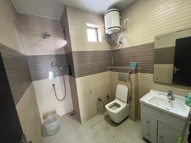 Bathroom, janakpuri 1 Bedroom 550 Sq.Ft. Apartment In Janakpuri Delhi 9106866