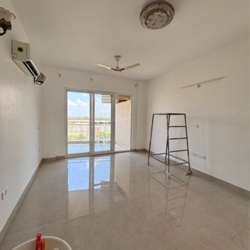 Room in 3.5 BHK Apartment at Shalimar Belvedere Court, Malesemau – for Sale