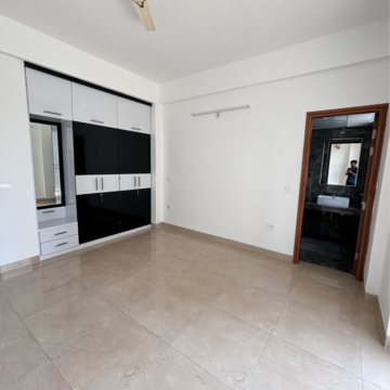Room in 3.5 BHK Apartment at Shalimar Belvedere Court, Malesemau – for Sale