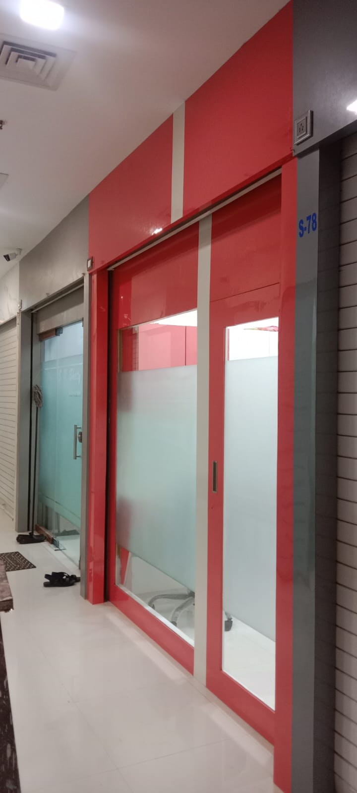 Retail Shop For Rent in Express Zone