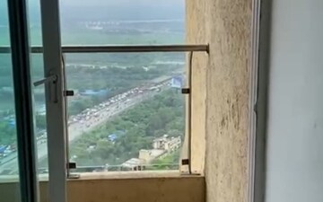 2 BHK Apartment For Rent in Rustomjee Azziano Wing K, Thane West