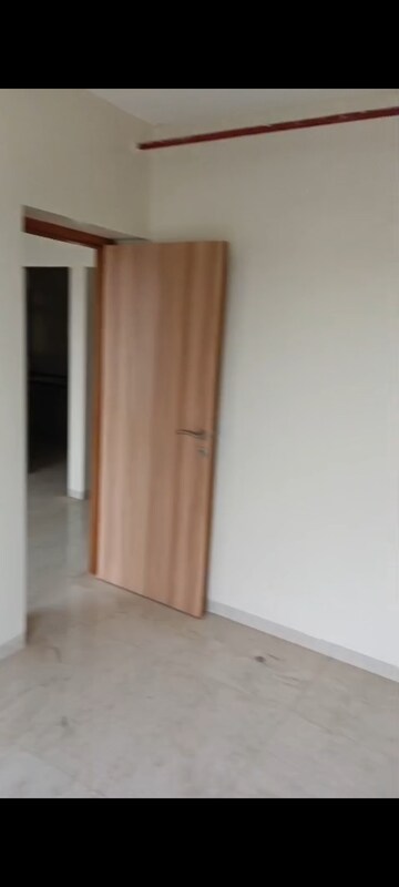 Room in 2 BHK Apartment at Pratham ARC Aura, Andheri West – for Rent