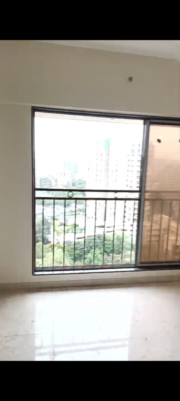 Room in 2 BHK Apartment at Pratham ARC Aura, Andheri West – for Rent