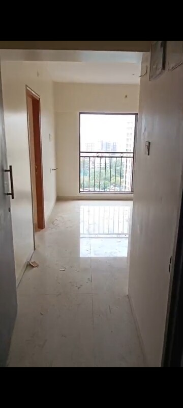 Room in 2 BHK Apartment at Pratham ARC Aura, Andheri West – for Rent