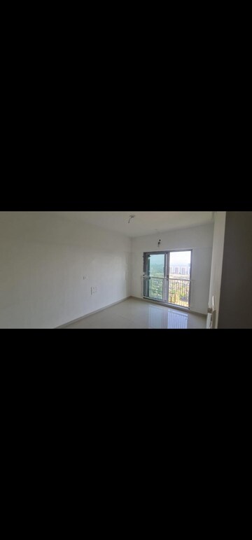 Room in 2 BHK Apartment at Mayfair The View, Vikhroli West – for Rent