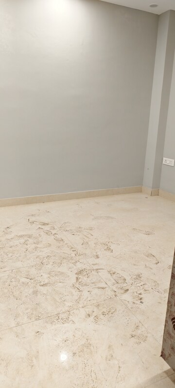 Room in 1 BHK Builder Floor at Lajpat Nagar – for Rent