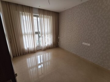 Room in 2 BHK Apartment at Hiranandani Highland, Powai – for Rent
