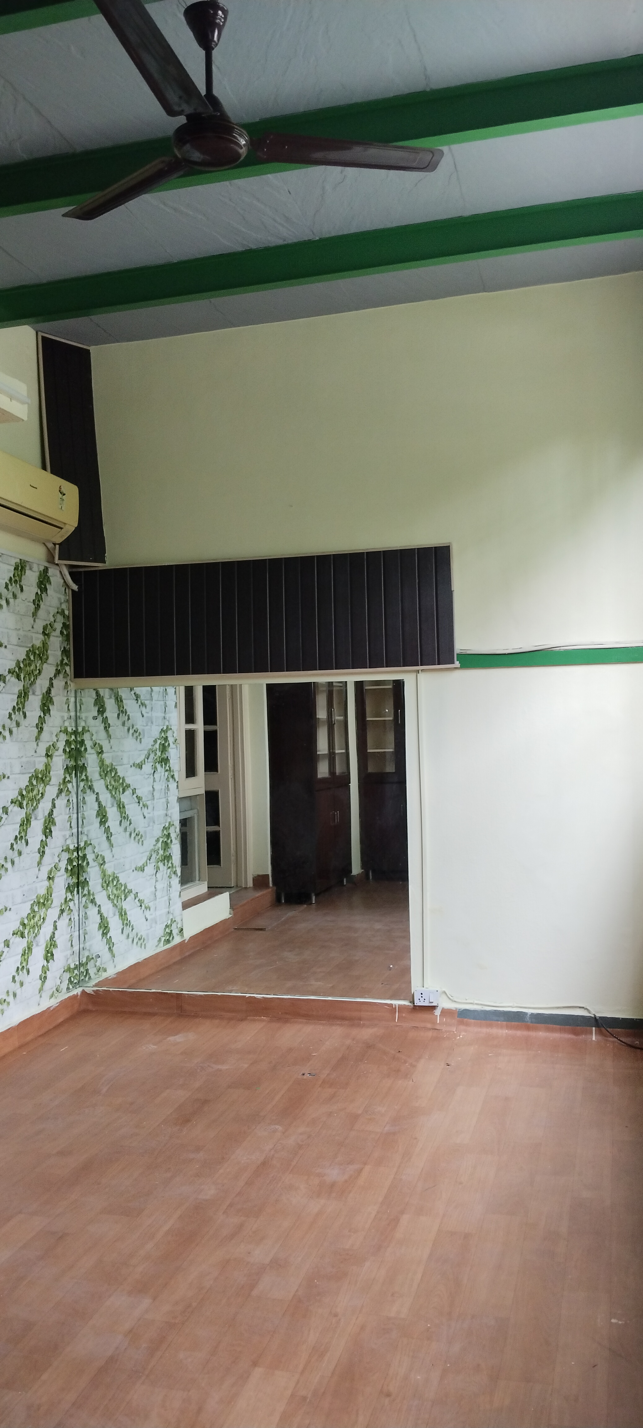 3 BHK + Pooja Room Builder Floor For Rent in Unitech South City II