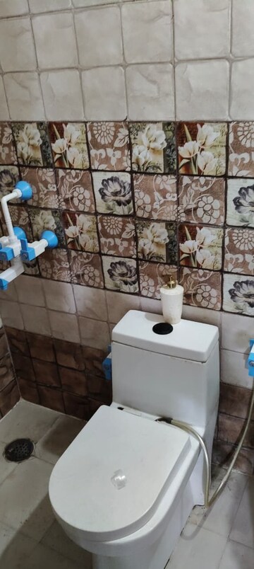 Bathroom in 2 BHK Apartment at Sunlight Apartments Sector 44, Sector 44 – for Rent