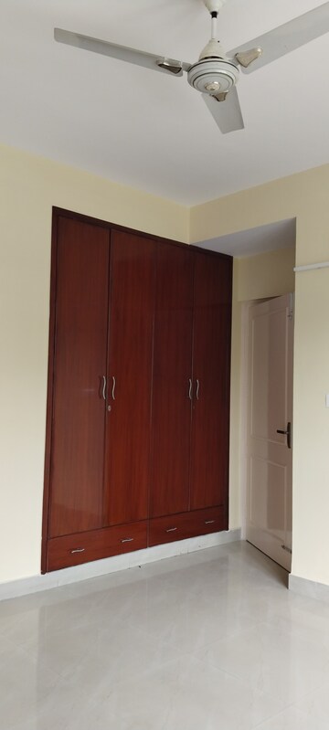 Room in 3 BHK Builder Floor at Unitech South City II, Sector 50 – for Rent