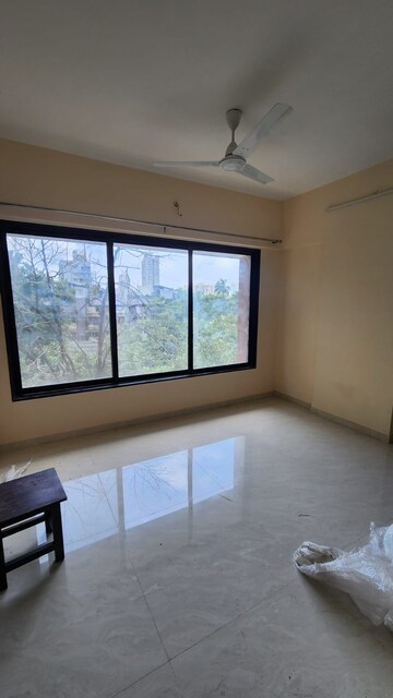 Room in 2.5 BHK Apartment at Borivali West – for Rent