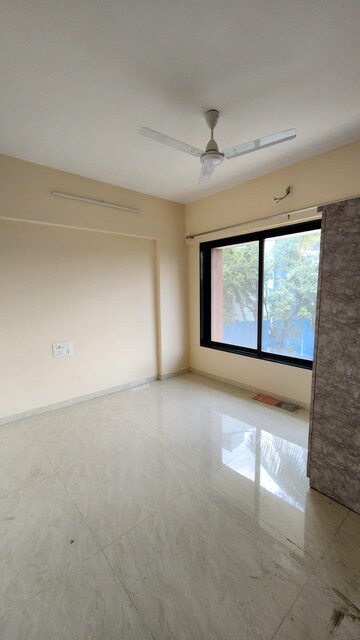 Room in 2.5 BHK Apartment at Borivali West – for Rent